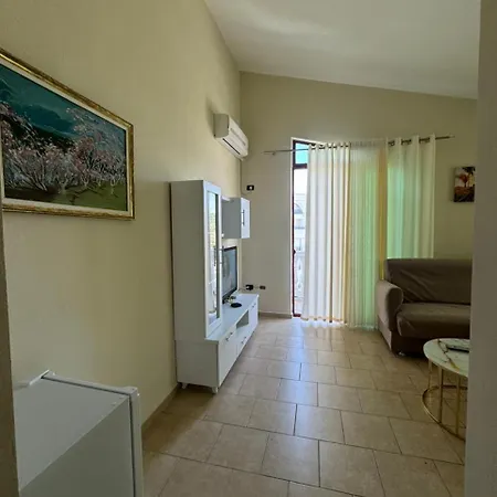 Fllad Apartment Golem (Tirana)